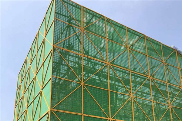建筑安全防護用金屬絲網：樓體爬架網片、基坑
